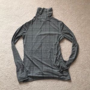 Buffalo houndstooth turtleneck